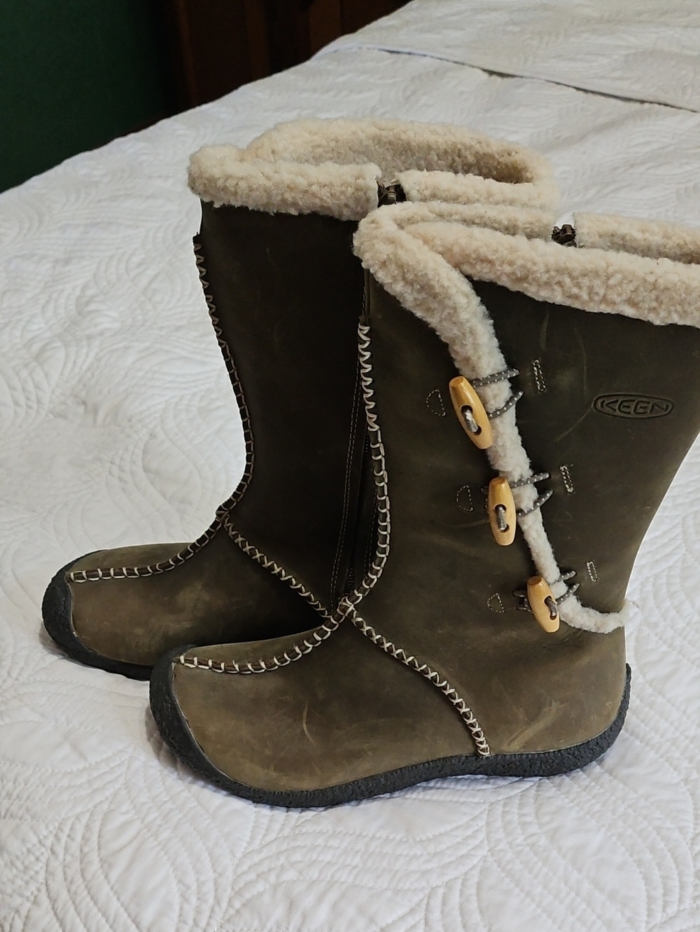 Keen Women's Olive Green Suede Toggle Winter Boots